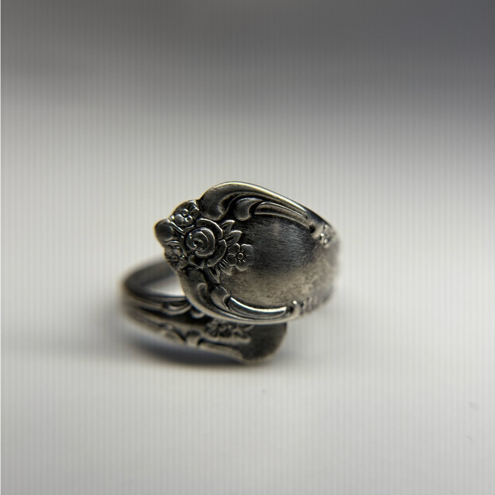 Vintage Spoon Ring Wm A Rogers Oneida Silverplate Floral Rose Pattern - Picture 7 of 7